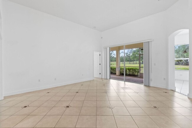 100 Berg Ct in Daytona Beach, FL - Building Photo - Building Photo