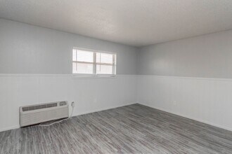 1305 53rd St in Lubbock, TX - Foto de edificio - Building Photo