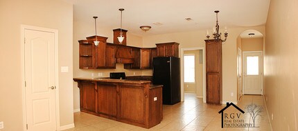 1305 W Fig Ave in Pharr, TX - Foto de edificio - Building Photo