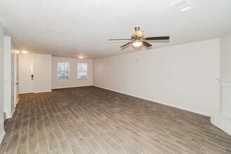 10071 Branley Oak Dr in Cordova, TN - Building Photo - Building Photo