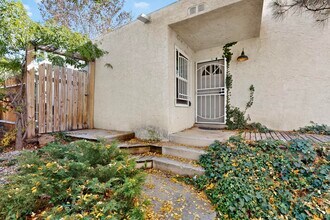 5528 Overlook Dr NE in Albuquerque, NM - Foto de edificio - Building Photo