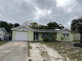 10836 Leeds Rd in Port Richey, FL - Building Photo