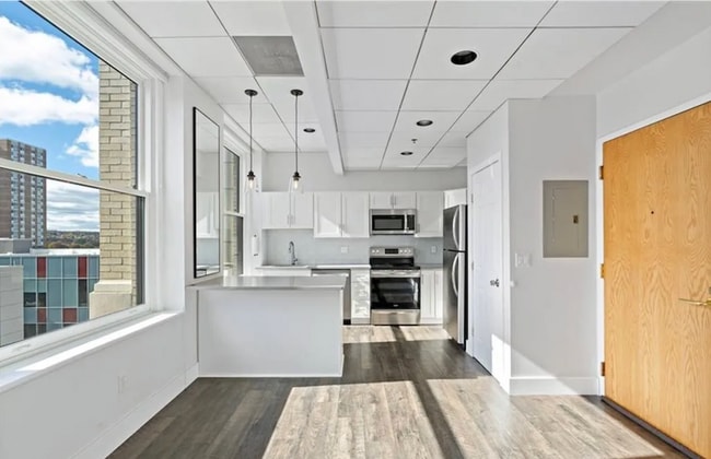 108 W Jefferson St, Unit 702 in Syracuse, NY - Building Photo - Building Photo