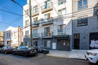 369 Harman St in Brooklyn, NY - Building Photo - Building Photo