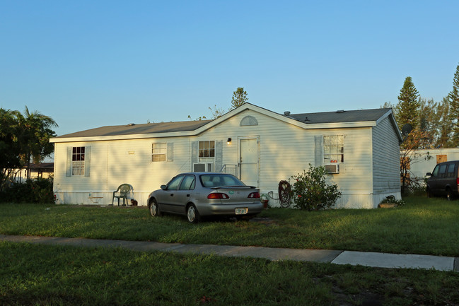 Plantation Mobile Home Park in West Palm Beach, FL - Building Photo - Building Photo