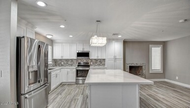 10866 E Mercer Ln in Scottsdale, AZ - Building Photo - Building Photo