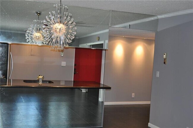 615 NE 12th Ave in Fort Lauderdale, FL - Foto de edificio - Building Photo