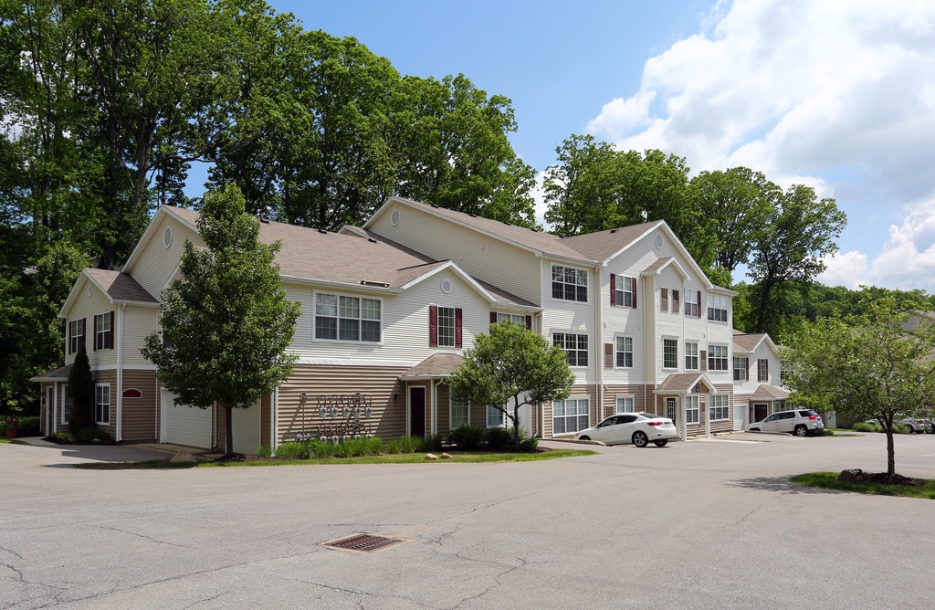 Hampton Knoll Apartments in Akron, OH