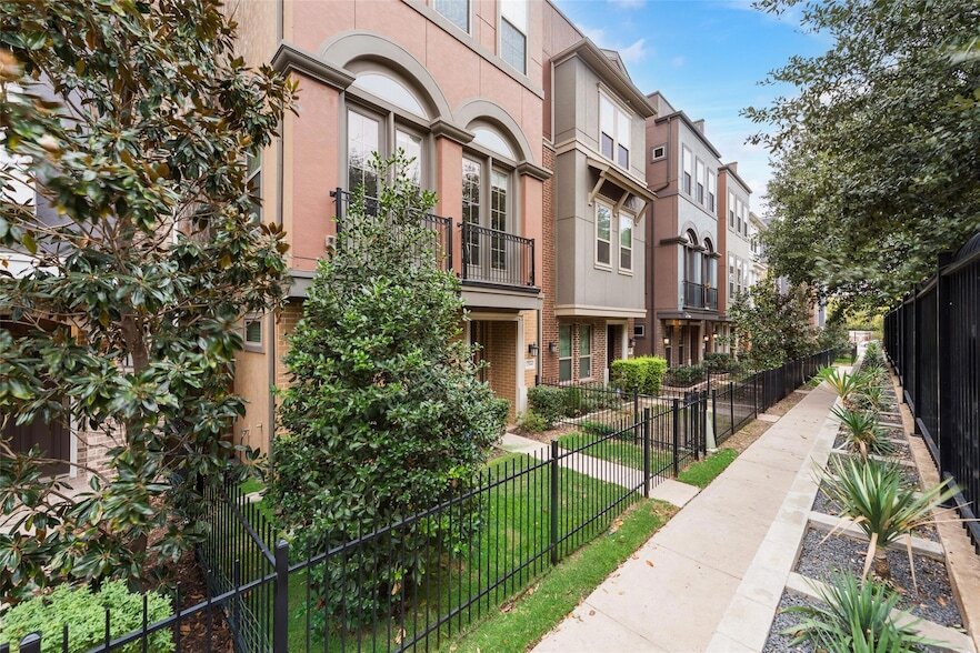 1344 Romano Pl in Dallas, TX - Building Photo