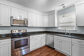 1056 Casanova Dr in Virginia Beach, VA - Building Photo - Building Photo