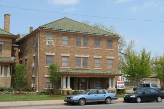 Bellaire Apartments in Wichita, KS - Building Photo - Building Photo