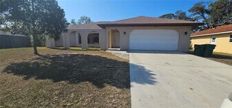 383 Kenova St in Port Charlotte, FL - Building Photo