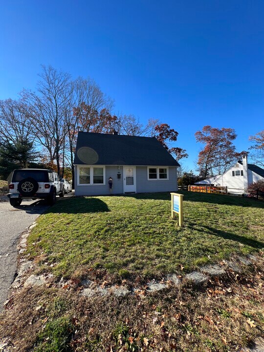 40 Lynwood Dr in Willimantic, CT - Building Photo