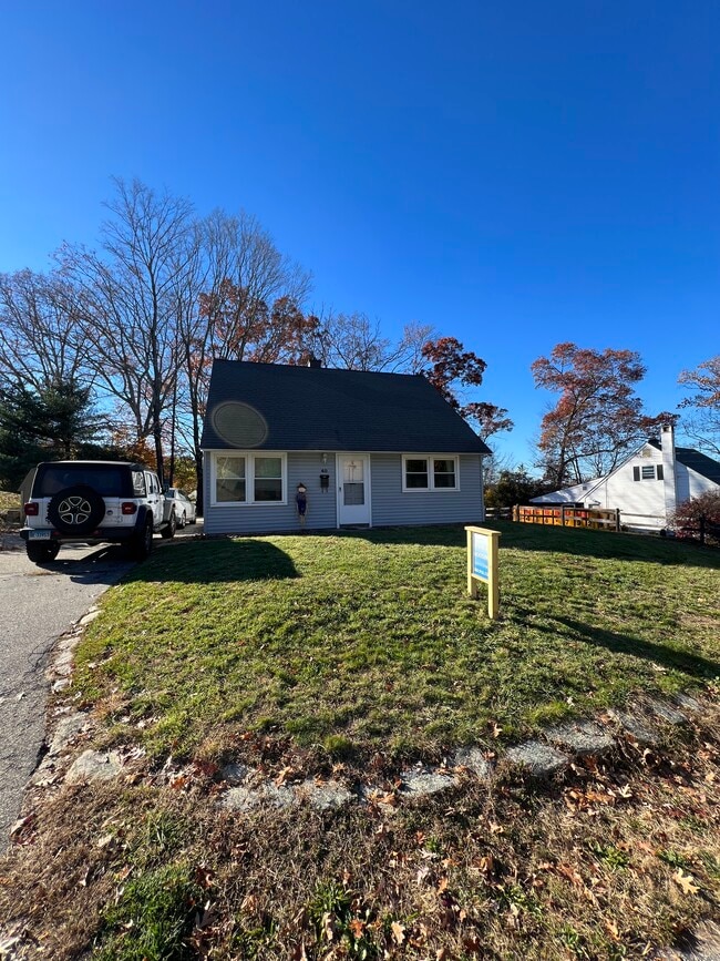 property at 40 Lynwood Dr