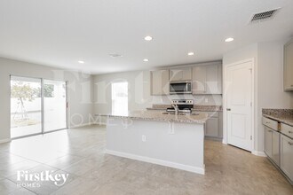 135 Southern Breeze Lp in Winter Haven, FL - Foto de edificio - Building Photo