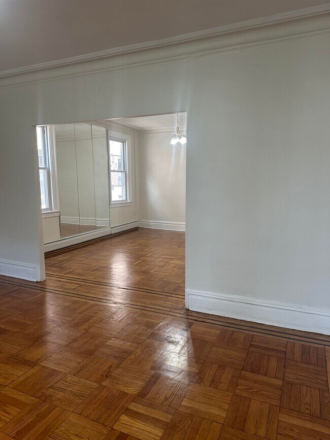 292 Stegman Pkwy in Jersey City, NJ - Building Photo - Building Photo