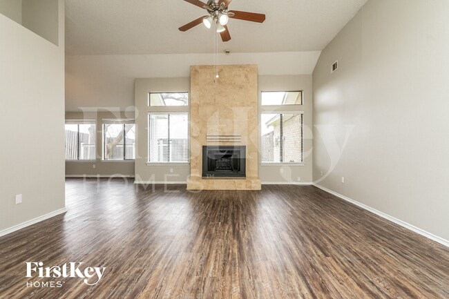 7921 Rice Dr in Rowlett, TX - Foto de edificio - Building Photo