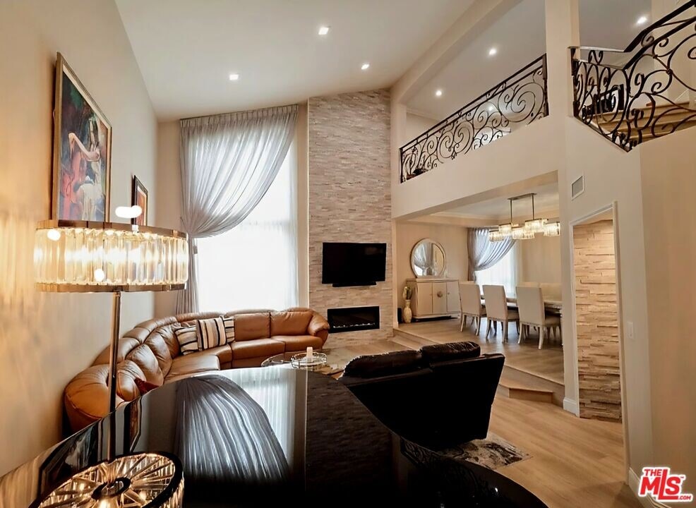 5333 Zelzah Ave in Los Angeles, CA - Building Photo