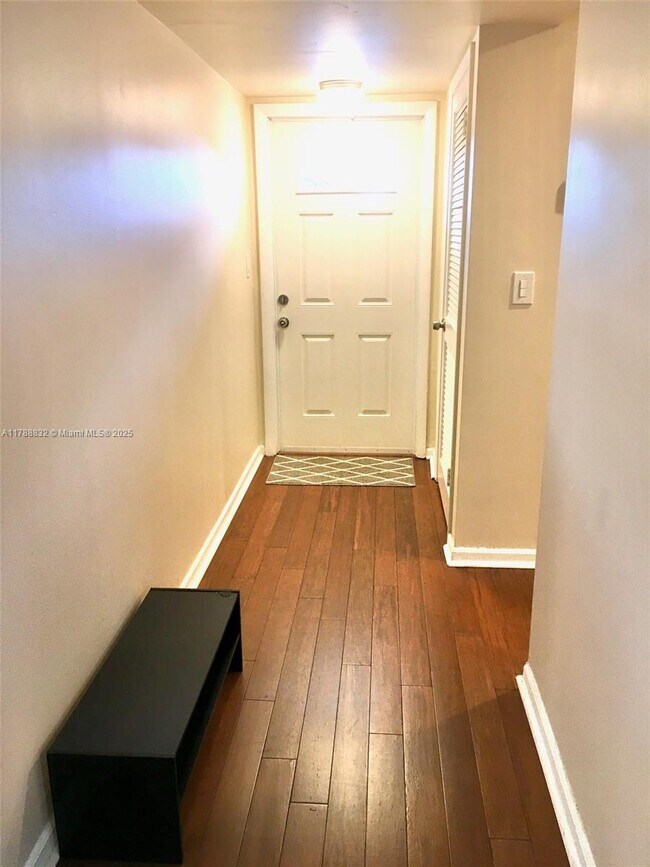 8980 S Hollybrook Blvd in Pembroke Pines, FL - Building Photo - Building Photo