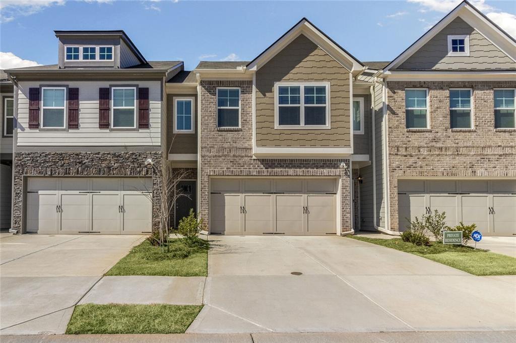 2176 Flying Spur Dr in Lithonia, GA - Building Photo