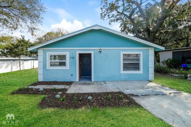 property at 728 E Spruce St