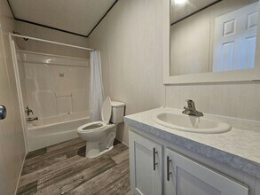 447 Suwanee Dr in North Fort Myers, FL - Building Photo - Building Photo