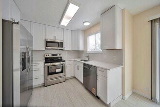 2255 Red Robin Rd in West Valley City, UT - Building Photo - Building Photo
