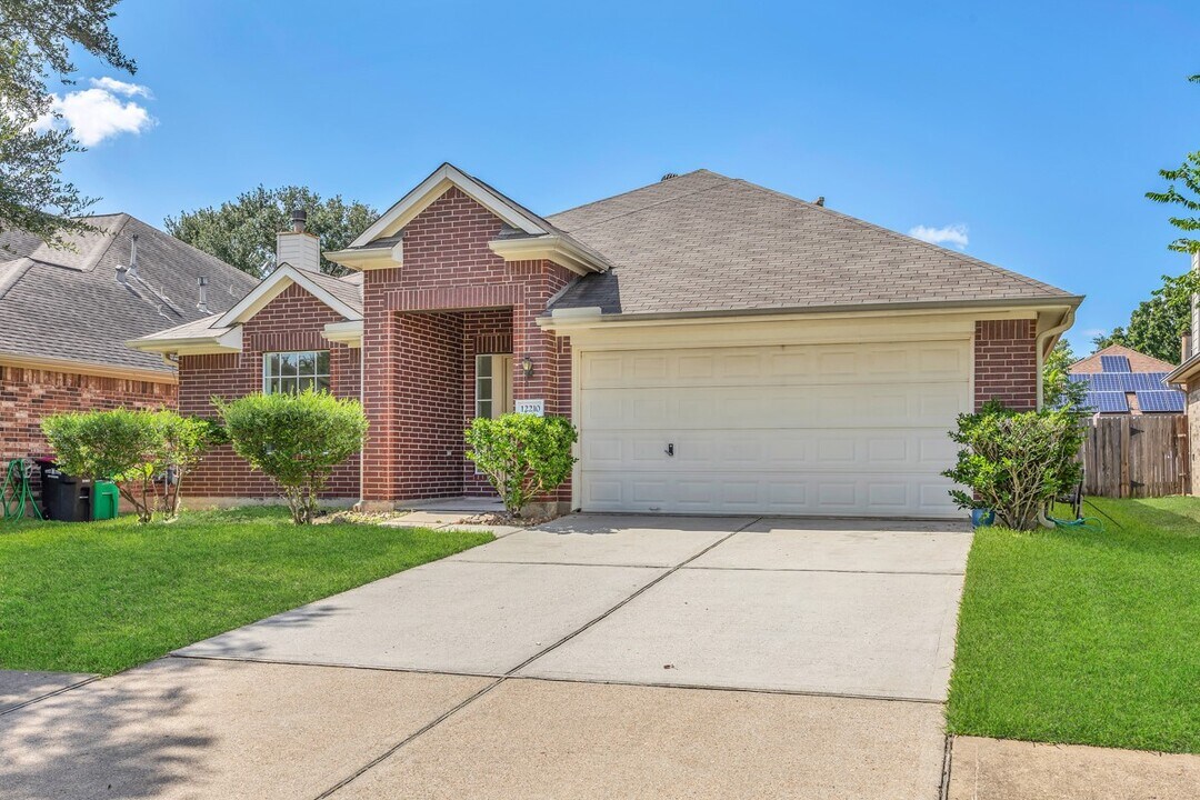 12210 Woody Hollow Dr in Tomball, TX - Building Photo