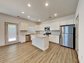 215 N Fortune Way in Dallas, GA - Building Photo - Building Photo