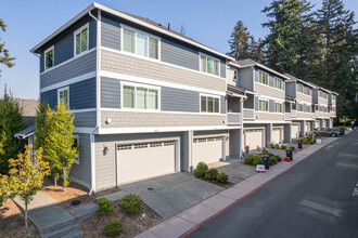 Hidden Greens Condo in Everett, WA - Building Photo - Primary Photo