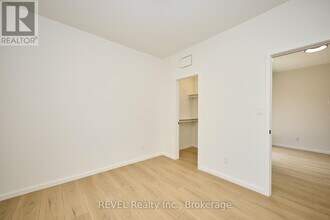 5361 Valley Wy in Niagara Falls, ON - Building Photo - Building Photo