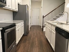 205 Lindridge Dr in Lilburn, GA - Building Photo - Building Photo