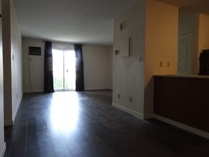 735 Cook Rd in Kelowna, BC - Building Photo - Building Photo