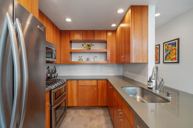 1310 N Detroit St in Los Angeles, CA - Building Photo - Building Photo