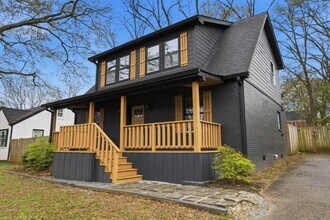 2455 Lynn Iris Dr in Decatur, GA - Foto de edificio - Building Photo