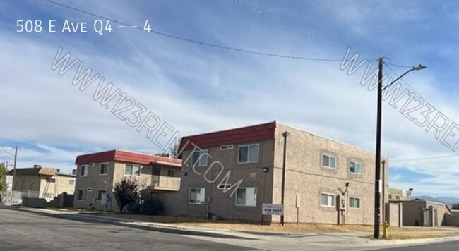 508 E Ave Q4 in Palmdale, CA - Building Photo - Building Photo