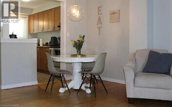 11 Colmar Pl in Hamilton, ON - Building Photo - Building Photo