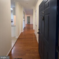 20453 Chesapeake Square in Cascades, VA - Building Photo