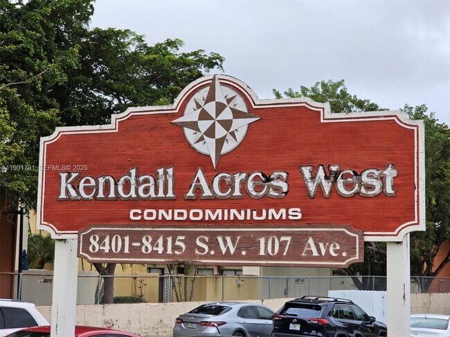 8415 SW 107th Ave in Miami, FL - Foto de edificio - Building Photo