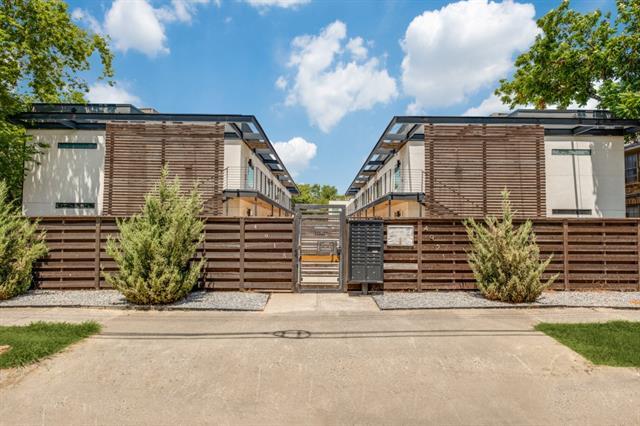 4921 Bryan St in Dallas, TX - Foto de edificio