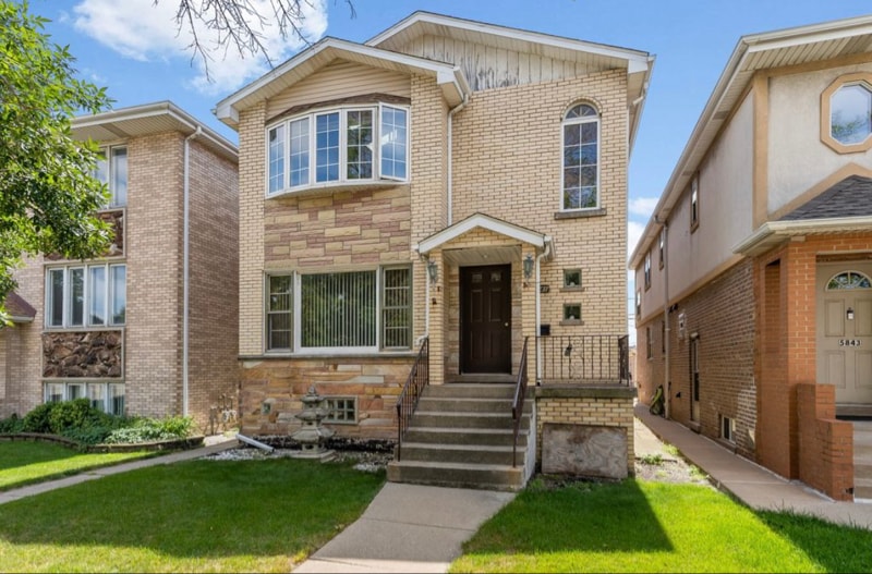 5841 W 55th St in Chicago, IL - Building Photo