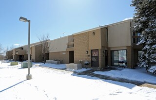 Sunset Ridge Apartments in Milwaukee, WI - Building Photo