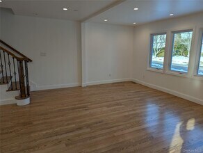 62 Forest Row in Great Neck, NY - Building Photo - Building Photo