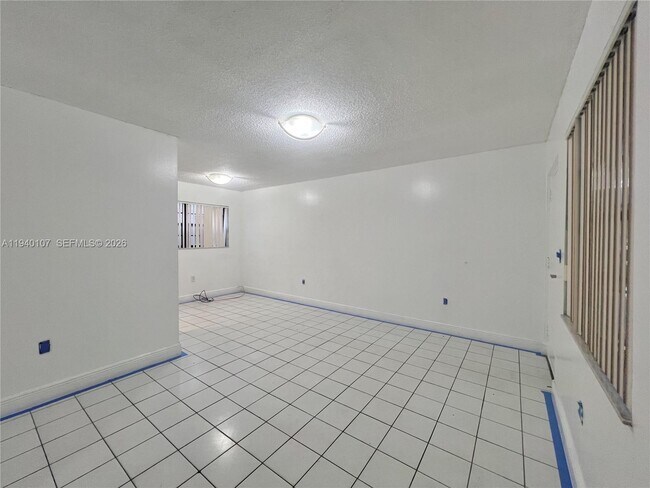 5930 W 25th Ct in Hialeah, FL - Building Photo - Building Photo