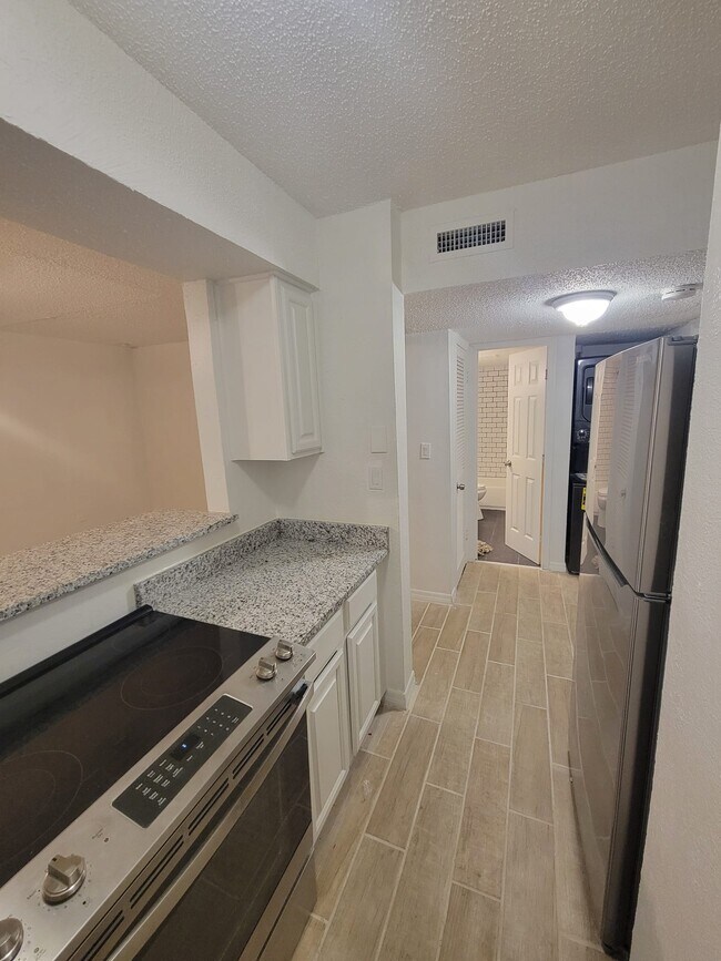 Keystone Courtyard Apartments in Tampa, FL - Foto de edificio - Building Photo