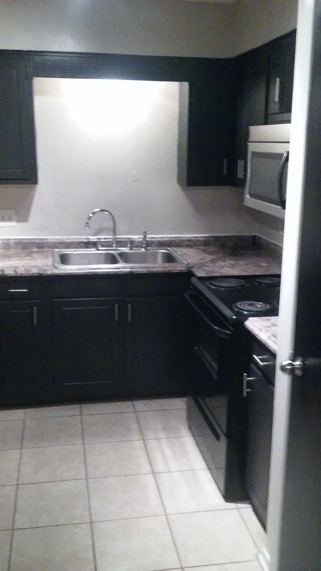 Amberwood Apartments in Fort Worth, TX - Building Photo - Building Photo