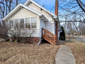 1015 A Ave E in Oskaloosa, IA - Building Photo - Building Photo