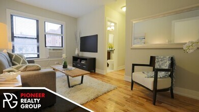 2909 N Mildred Ave, Unit 2 in Chicago, IL - Building Photo - Building Photo