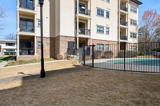 2230 Cheshire Bridge Rd NE in Atlanta, GA - Building Photo - Building Photo