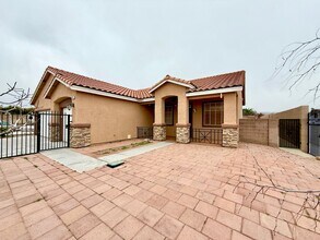 5975 Garden Vista St in Las Vegas, NV - Building Photo - Building Photo